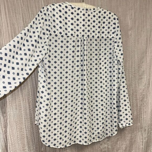 PLEIONE x Anthro M White Blue Printed V Neck Long Sleeve High Low Blouse - Picture 8 of 10